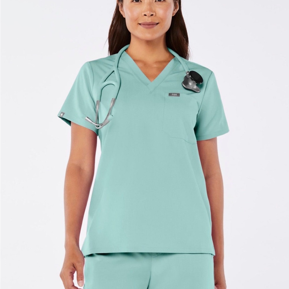 Figs Catarina One-Pocket Scrub Top and Jogger Set